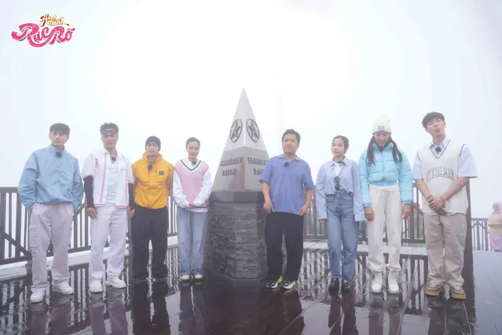 Hành trình rực rỡ: Dương Lâm - Bích Phương gia nhập hội... người hèn - Ảnh 1. Hành trình rực rỡ: Dương Lâm - Bích Phương gia nhập hội... người hèn - Ảnh 1.