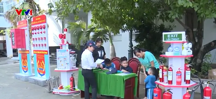 Người dân, học sinh TP Hồ Chí Minh trải nghiệm thực hành phòng cháy chữa cháy - Ảnh 1. Người dân, học sinh TP Hồ Chí Minh trải nghiệm thực hành phòng cháy chữa cháy - Ảnh 1.