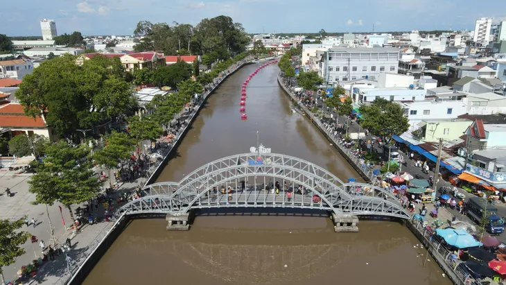 Kiên Giang: Hơn 100 tấn lương thực phục vụ người dân dự Lễ hội truyền thống Anh hùng Nguyễn Trung Trực - Ảnh 2. Kiên Giang: Hơn 100 tấn lương thực phục vụ người dân dự Lễ hội truyền thống Anh hùng Nguyễn Trung Trực - Ảnh 2.