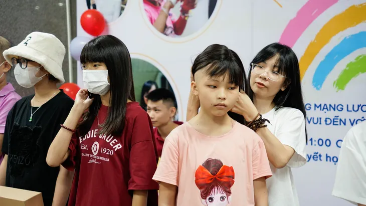 Trạm tóc ước mơ trao gửi yêu thương cho bệnh nhi ung thư - Ảnh 15. Trạm tóc ước mơ trao gửi yêu thương cho bệnh nhi ung thư - Ảnh 15.