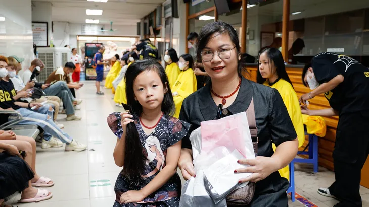 Trạm tóc ước mơ trao gửi yêu thương cho bệnh nhi ung thư - Ảnh 11. Trạm tóc ước mơ trao gửi yêu thương cho bệnh nhi ung thư - Ảnh 11.