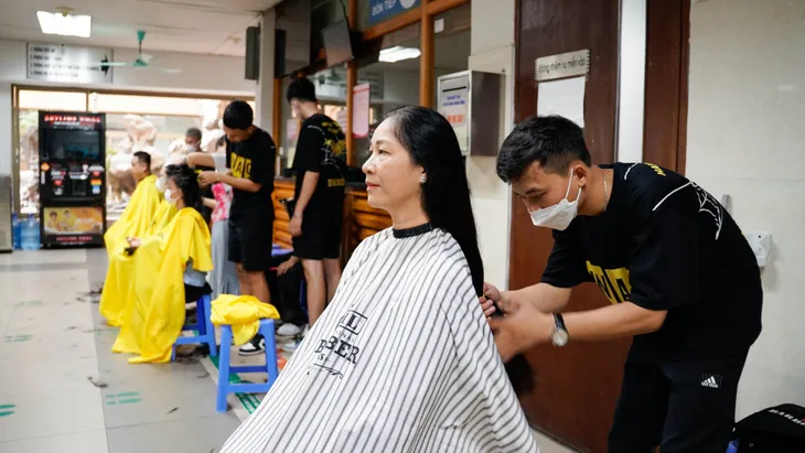 Trạm tóc ước mơ trao gửi yêu thương cho bệnh nhi ung thư - Ảnh 12. Trạm tóc ước mơ trao gửi yêu thương cho bệnh nhi ung thư - Ảnh 12.