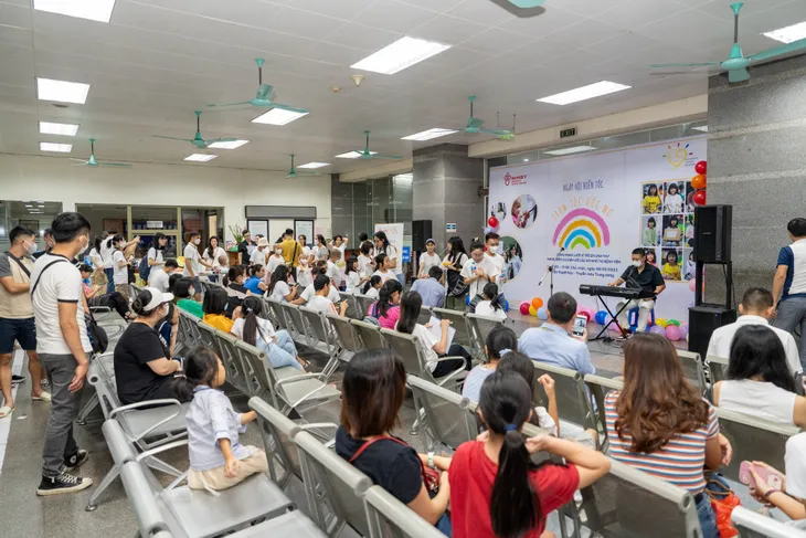 Trạm tóc ước mơ trao gửi yêu thương cho bệnh nhi ung thư - Ảnh 2. Trạm tóc ước mơ trao gửi yêu thương cho bệnh nhi ung thư - Ảnh 2.