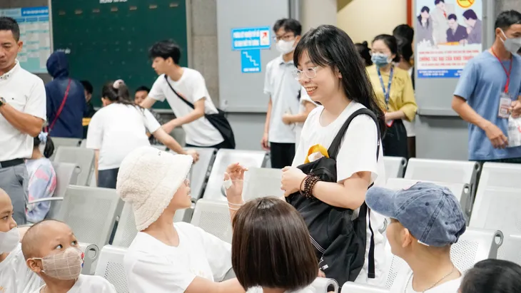 Trạm tóc ước mơ trao gửi yêu thương cho bệnh nhi ung thư - Ảnh 1. Trạm tóc ước mơ trao gửi yêu thương cho bệnh nhi ung thư - Ảnh 1.