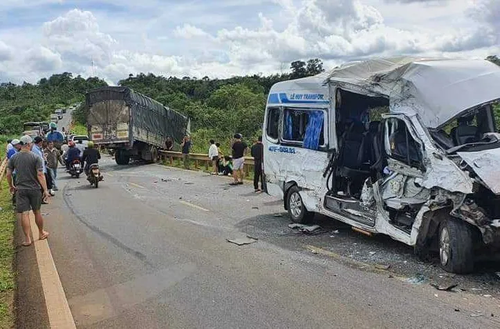 Đắk Lắk: Xe khách va chạm xe tải làm 1 người tử vong, nhiều hành khách bị thương - Ảnh 1. Đắk Lắk: Xe khách va chạm xe tải làm 1 người tử vong, nhiều hành khách bị thương - Ảnh 1.