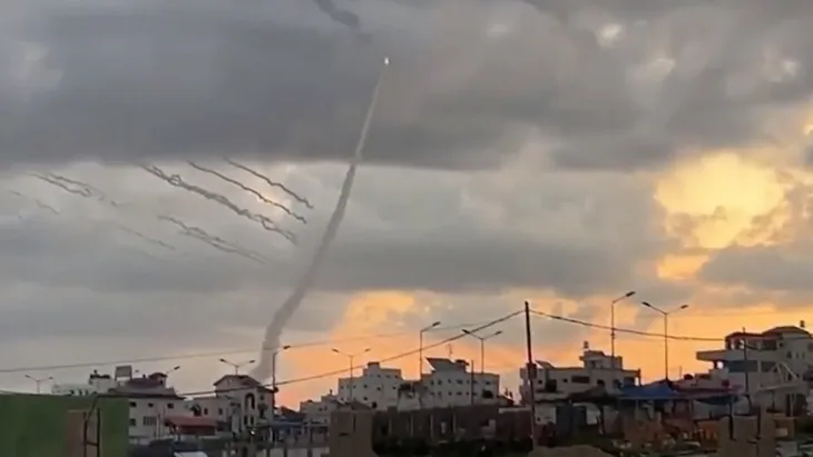 Xung đột tại Dải Gaza bước sang ngày thứ hai, Liên hợp quốc triệu tập phiên họp khẩn - Ảnh 2. Xung đột tại Dải Gaza bước sang ngày thứ hai, Liên hợp quốc triệu tập phiên họp khẩn - Ảnh 2.