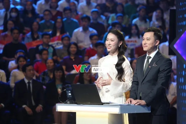 Chung kết Đường lên đỉnh Olympia 2023: Lê Xuân Mạnh giành vòng nguyệt quế - Ảnh 6. Chung kết Đường lên đỉnh Olympia 2023: Lê Xuân Mạnh giành vòng nguyệt quế - Ảnh 6.