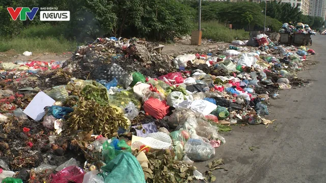 Ngổn ngang những bãi rác thải tự phát ngay giữa Thủ đô - Ảnh 3. Ngổn ngang những bãi rác thải tự phát ngay giữa Thủ đô - Ảnh 3.