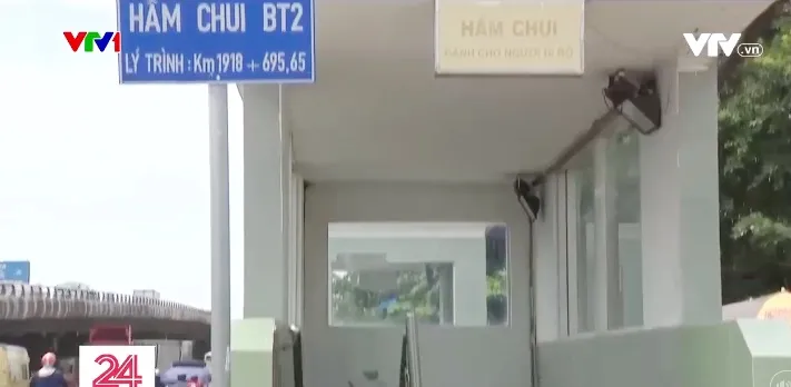 Ba hầm chui đi bộ ở TP Hồ Chí Minh xuống cấp - Ảnh 1. Ba hầm chui đi bộ ở TP Hồ Chí Minh xuống cấp - Ảnh 1.