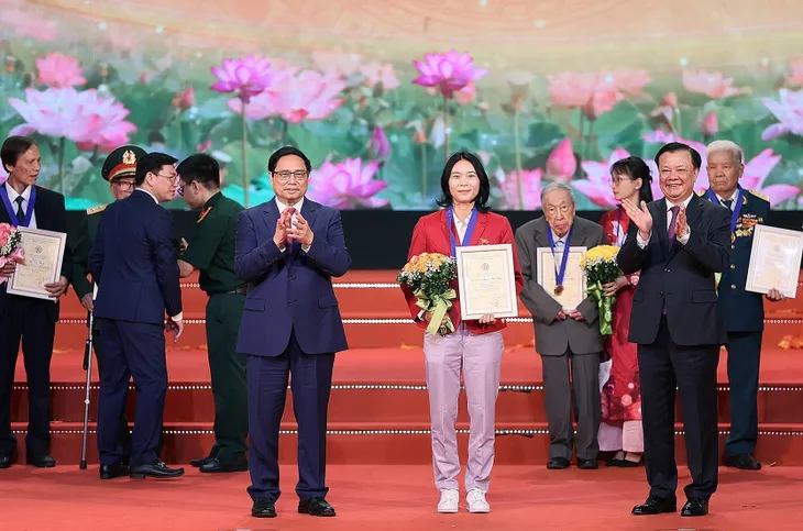 Thủ tướng Phạm Minh Chính: Xây dựng người Hà Nội tiêu biểu cho văn hóa, lương tri và phẩm giá con người Việt Nam - Ảnh 5. Thủ tướng Phạm Minh Chính: Xây dựng người Hà Nội tiêu biểu cho văn hóa, lương tri và phẩm giá con người Việt Nam - Ảnh 5.