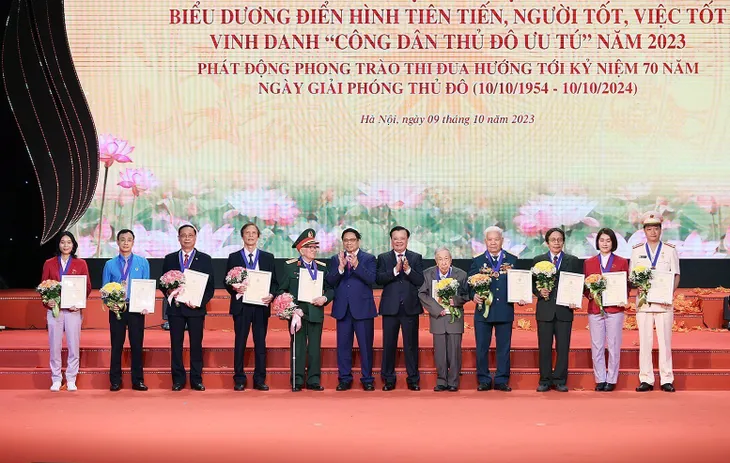 Thủ tướng Phạm Minh Chính: Xây dựng người Hà Nội tiêu biểu cho văn hóa, lương tri và phẩm giá con người Việt Nam - Ảnh 1. Thủ tướng Phạm Minh Chính: Xây dựng người Hà Nội tiêu biểu cho văn hóa, lương tri và phẩm giá con người Việt Nam - Ảnh 1.