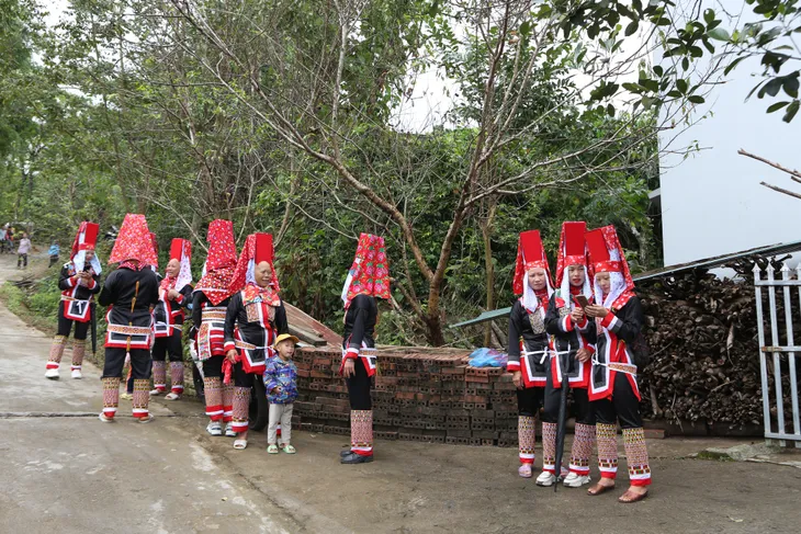 Độc đáo trang phục của phụ nữ Dao Thanh Phán ở Bình Liêu - Ảnh 1. Độc đáo trang phục của phụ nữ Dao Thanh Phán ở Bình Liêu - Ảnh 1.