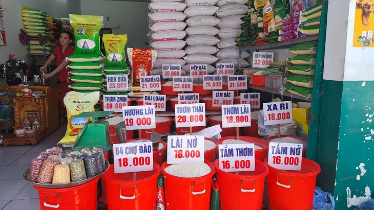 Giá gạo bán lẻ tại TP Hồ Chí Minh tăng mạnh - Ảnh 1. Giá gạo bán lẻ tại TP Hồ Chí Minh tăng mạnh - Ảnh 1.