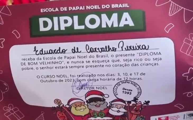 Lễ tốt nghiệp của các ông già Noel - Ảnh 1. Lễ tốt nghiệp của các ông già Noel - Ảnh 1.