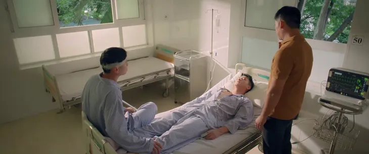 Biệt dược đen - Tập 27: Tuấn buộc uống hết chai nước khoái vẫn bị Điều bắn trọng thương - Ảnh 10. Biệt dược đen - Tập 27: Tuấn buộc uống hết chai nước khoái vẫn bị Điều bắn trọng thương - Ảnh 10.
