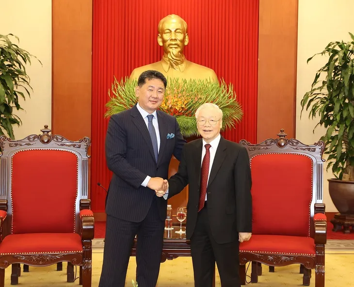 Tổng Bí thư Nguyễn Phú Trọng tiếp Tổng thống Mông Cổ - Ảnh 1. Tổng Bí thư Nguyễn Phú Trọng tiếp Tổng thống Mông Cổ - Ảnh 1.