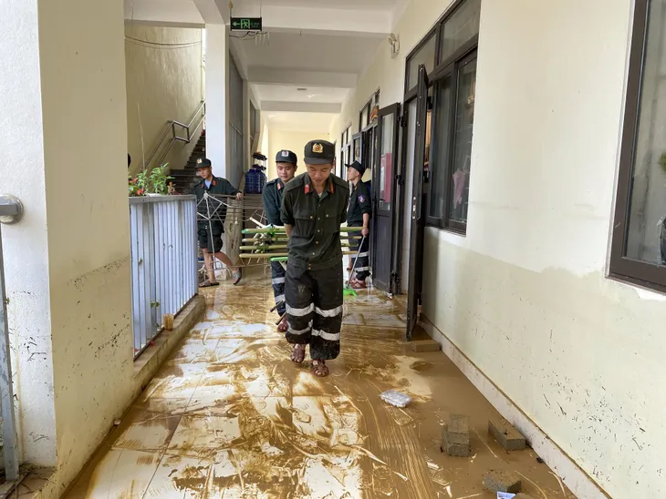 Vùng rốn lũ Hà Tĩnh khẩn trương phòng chống dịch bệnh khi nước lũ rút - Ảnh 1. Vùng rốn lũ Hà Tĩnh khẩn trương phòng chống dịch bệnh khi nước lũ rút - Ảnh 1.