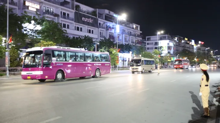 Chính thức cho xe du lịch tự lái từ Trung Quốc vào Việt Nam - Ảnh 1. Chính thức cho xe du lịch tự lái từ Trung Quốc vào Việt Nam - Ảnh 1.