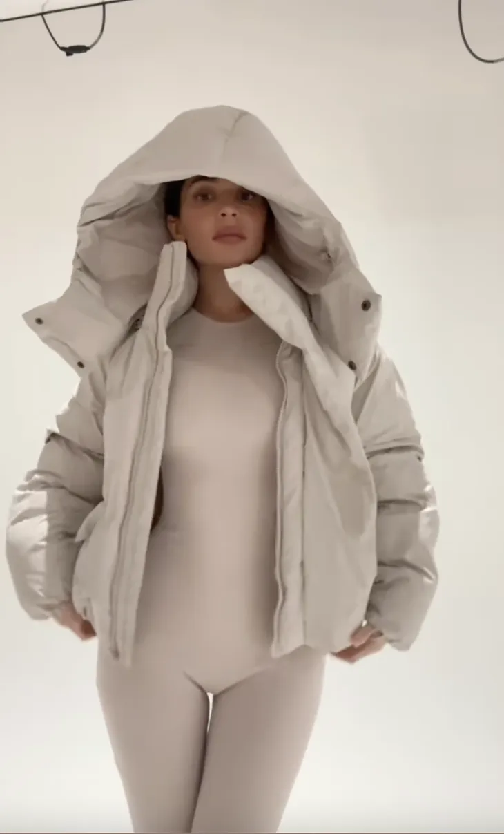 Thương hiệu thời trang của Kylie Jenner bị tố sao chép Kanye West - Ảnh 1. Thương hiệu thời trang của Kylie Jenner bị tố sao chép Kanye West - Ảnh 1.