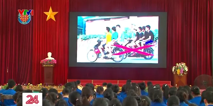 Lạng Sơn: Xử lý nhiều nhóm học sinh đua xe trái phép - Ảnh 3. Lạng Sơn: Xử lý nhiều nhóm học sinh đua xe trái phép - Ảnh 3.