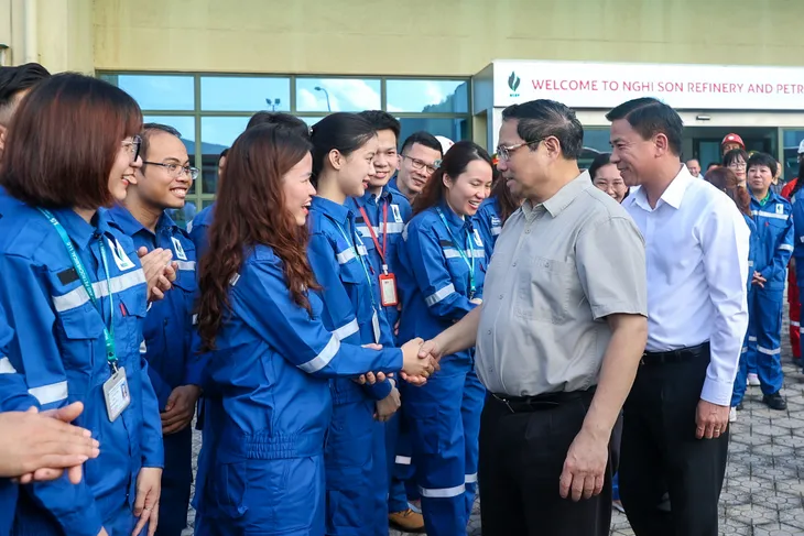 Thủ tướng: Cần tái cấu trúc tổng thể Lọc hóa dầu Nghi Sơn - Ảnh 4. Thủ tướng: Cần tái cấu trúc tổng thể Lọc hóa dầu Nghi Sơn - Ảnh 4.