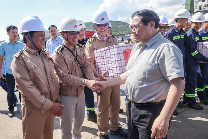 Thủ tướng: Cần tái cấu trúc tổng thể Lọc hóa dầu Nghi Sơn - Ảnh 8. Thủ tướng: Cần tái cấu trúc tổng thể Lọc hóa dầu Nghi Sơn - Ảnh 8.