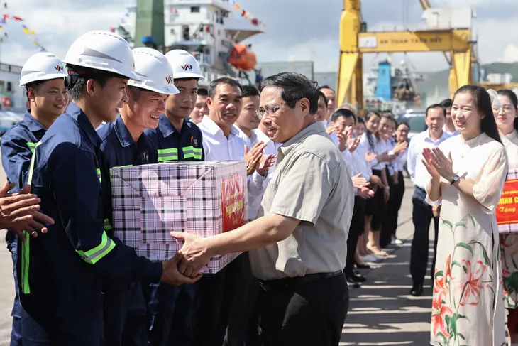 Thủ tướng: Cần tái cấu trúc tổng thể Lọc hóa dầu Nghi Sơn - Ảnh 9. Thủ tướng: Cần tái cấu trúc tổng thể Lọc hóa dầu Nghi Sơn - Ảnh 9.