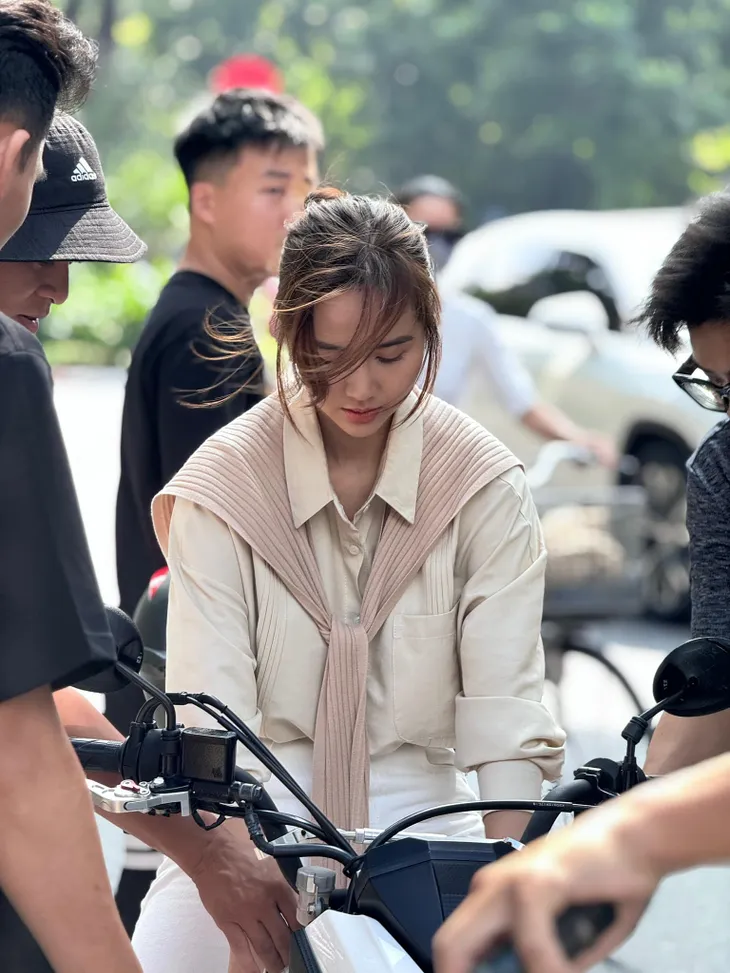 Huyền Lizzie - Hoàng Hà diện cùng kiểu áo trong Chúng ta của 8 năm sau - Ảnh 17. Huyền Lizzie - Hoàng Hà diện cùng kiểu áo trong Chúng ta của 8 năm sau - Ảnh 17.