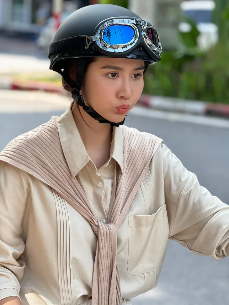Huyền Lizzie - Hoàng Hà diện cùng kiểu áo trong Chúng ta của 8 năm sau - Ảnh 18. Huyền Lizzie - Hoàng Hà diện cùng kiểu áo trong Chúng ta của 8 năm sau - Ảnh 18.