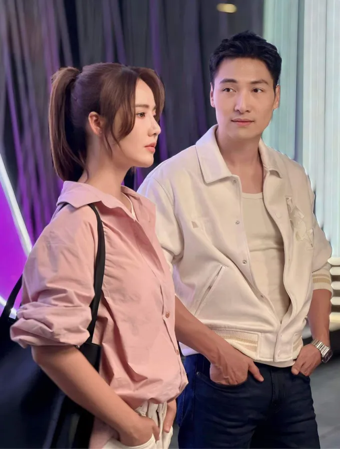 Huyền Lizzie - Hoàng Hà diện cùng kiểu áo trong Chúng ta của 8 năm sau - Ảnh 21. Huyền Lizzie - Hoàng Hà diện cùng kiểu áo trong Chúng ta của 8 năm sau - Ảnh 21.