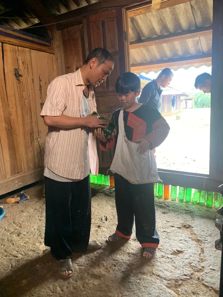 Tạo hình hết nước chấm của Thái Sơn - Ảnh 5. Tạo hình hết nước chấm của Thái Sơn - Ảnh 5.