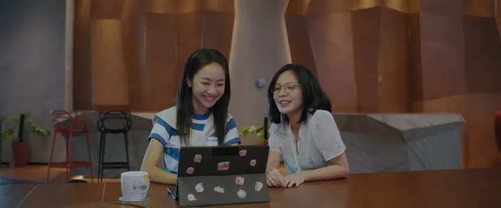 Huyền Lizzie - Hoàng Hà diện cùng kiểu áo trong Chúng ta của 8 năm sau - Ảnh 4. Huyền Lizzie - Hoàng Hà diện cùng kiểu áo trong Chúng ta của 8 năm sau - Ảnh 4.