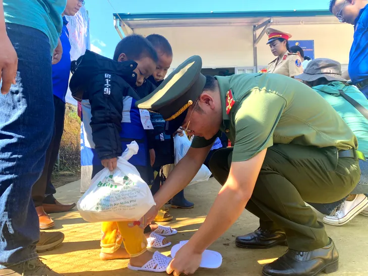 Áo ấm cho em tại huyện vùng cao Sông Mã, Sơn La - Ảnh 3. Áo ấm cho em tại huyện vùng cao Sông Mã, Sơn La - Ảnh 3.
