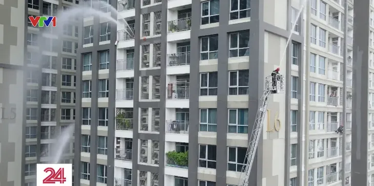 TP Hồ Chí Minh diễn tập phòng cháy chữa cháy, cứu hộ cứu nạn nhà cao tầng - Ảnh 7. TP Hồ Chí Minh diễn tập phòng cháy chữa cháy, cứu hộ cứu nạn nhà cao tầng - Ảnh 7.