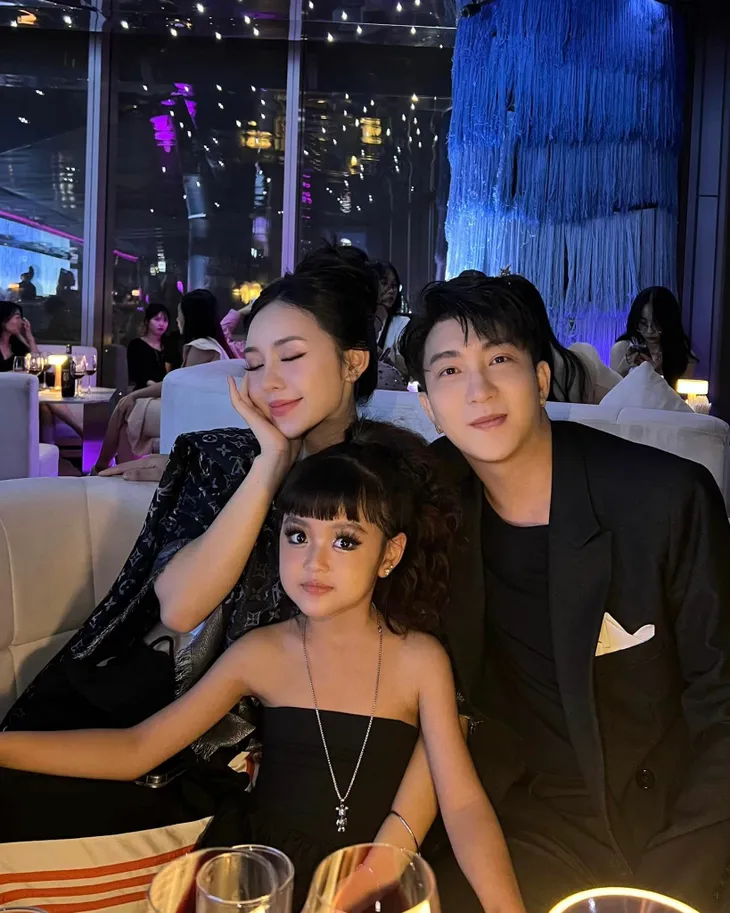 Diễn viên Việt tuần qua: Cả vũ trụ VFC nổi bật tại Tuần lễ Thời trang Quốc tế Việt Nam - Ảnh 15. Diễn viên Việt tuần qua: Cả vũ trụ VFC nổi bật tại Tuần lễ Thời trang Quốc tế Việt Nam - Ảnh 15.