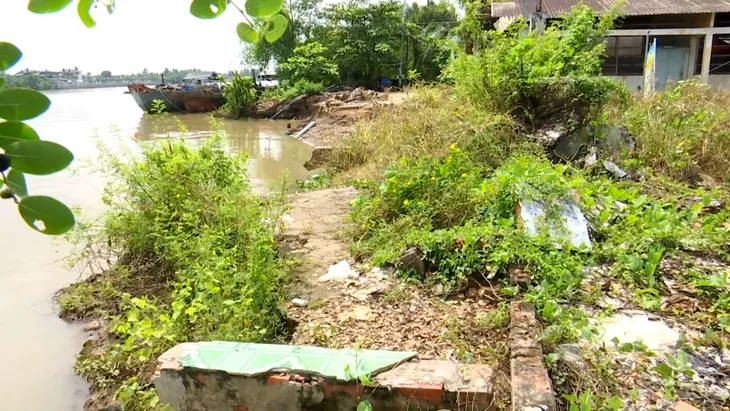 Bến Tre ghi nhận 121 điểm sạt lở ven sông, biển - Ảnh 3. Bến Tre ghi nhận 121 điểm sạt lở ven sông, biển - Ảnh 3.
