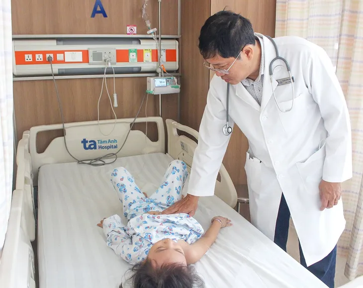 Cảnh báo trẻ nhập viện gia tăng do bệnh truyền nhiễm - Ảnh 1.