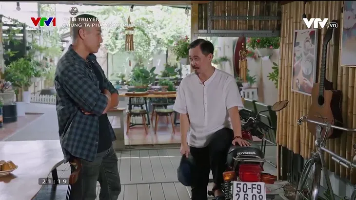 Chúng ta phải hạnh phúc - Tập 3: Vừa ly hôn, cô gái đã đong đưa phi công - Ảnh 5. Chúng ta phải hạnh phúc - Tập 3: Vừa ly hôn, cô gái đã đong đưa phi công - Ảnh 5.
