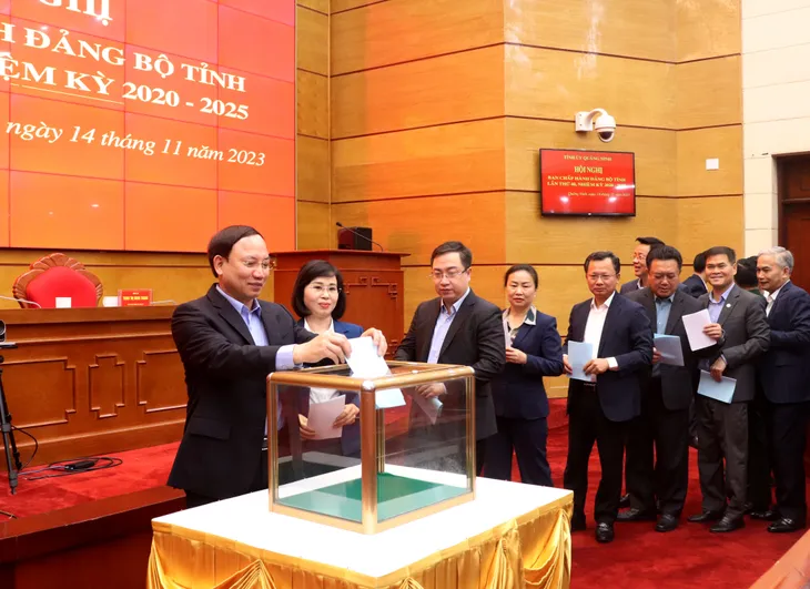 Ông Cao Tường Huy được giới thiệu kiện toàn chức danh Chủ tịch UBND tỉnh Quảng Ninh - Ảnh 1. Ông Cao Tường Huy được giới thiệu kiện toàn chức danh Chủ tịch UBND tỉnh Quảng Ninh - Ảnh 1.