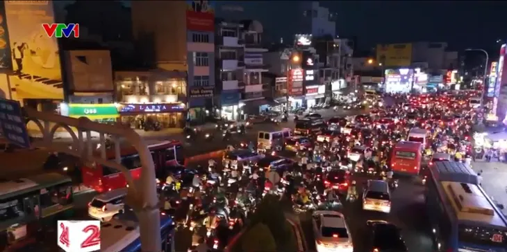 TP Hồ Chí Minh: Tái diễn tình trạng kẹt xe hàng giờ tại ngã tư Hàng Xanh - Ảnh 3. TP Hồ Chí Minh: Tái diễn tình trạng kẹt xe hàng giờ tại ngã tư Hàng Xanh - Ảnh 3.