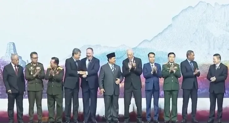 Khai mạc Hội nghị Bộ trưởng Quốc phòng ASEAN mở rộng tại Indonesia - Ảnh 2. Khai mạc Hội nghị Bộ trưởng Quốc phòng ASEAN mở rộng tại Indonesia - Ảnh 2.