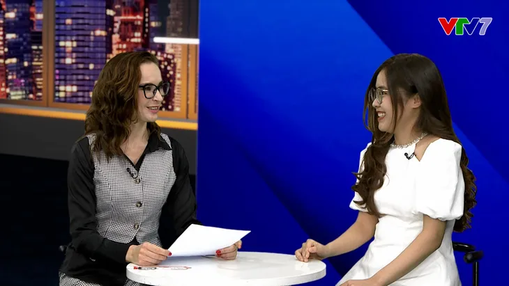 IELTS FACE OFF mùa 11 - Tập 2: Hội tụ dàn người dẫn tiếng Anh tài năng tại studio - Ảnh 5. IELTS FACE OFF mùa 11 - Tập 2: Hội tụ dàn người dẫn tiếng Anh tài năng tại studio - Ảnh 5.
