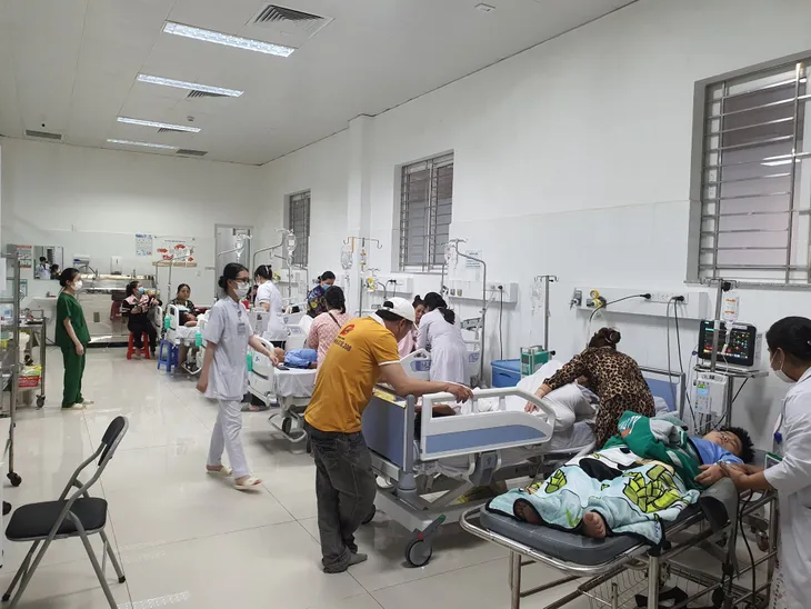 Kiên Giang: Trên 50 học sinh nhập viện nghi do ngộ độc thực phẩm - Ảnh 1. Kiên Giang: Trên 50 học sinh nhập viện nghi do ngộ độc thực phẩm - Ảnh 1.
