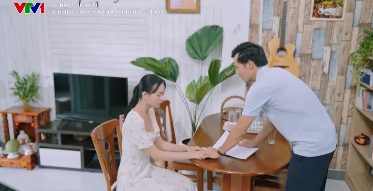 Chúng ta phải hạnh phúc - Tập 6: Đi nhậu với bạn nữ, Bình bị vợ ghen đòi ly hôn - Ảnh 6. Chúng ta phải hạnh phúc - Tập 6: Đi nhậu với bạn nữ, Bình bị vợ ghen đòi ly hôn - Ảnh 6.