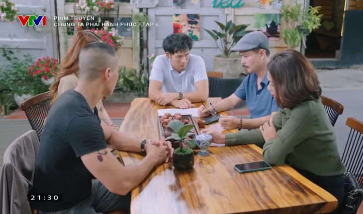 Chúng ta phải hạnh phúc - Tập 6: Đi nhậu với bạn nữ, Bình bị vợ ghen đòi ly hôn - Ảnh 9. Chúng ta phải hạnh phúc - Tập 6: Đi nhậu với bạn nữ, Bình bị vợ ghen đòi ly hôn - Ảnh 9.