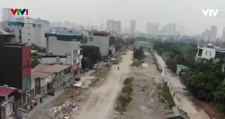 Dự án chậm tiến độ ảnh hưởng đến cuộc sống người dân - Ảnh 2. Dự án chậm tiến độ ảnh hưởng đến cuộc sống người dân - Ảnh 2.