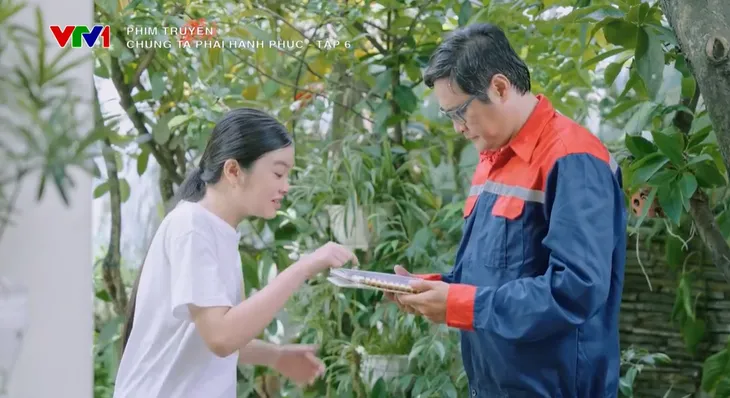 Chúng ta phải hạnh phúc - Tập 6: Đi nhậu với bạn nữ, Bình bị vợ ghen đòi ly hôn - Ảnh 12. Chúng ta phải hạnh phúc - Tập 6: Đi nhậu với bạn nữ, Bình bị vợ ghen đòi ly hôn - Ảnh 12.