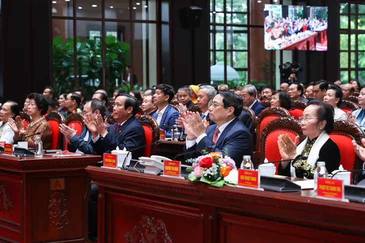 Người cao tuổi là nguồn lực vô giá, rường cột của gia đình và xã hội - Ảnh 4. Người cao tuổi là nguồn lực vô giá, rường cột của gia đình và xã hội - Ảnh 4.