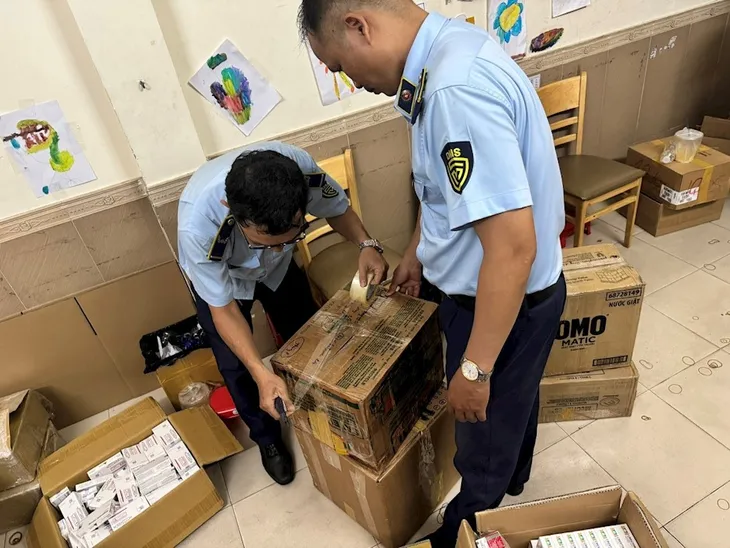 Thu giữ hàng chục ngàn sản phẩm thuốc tân dược không rõ nguồn gốc - Ảnh 1. Thu giữ hàng chục ngàn sản phẩm thuốc tân dược không rõ nguồn gốc - Ảnh 1.