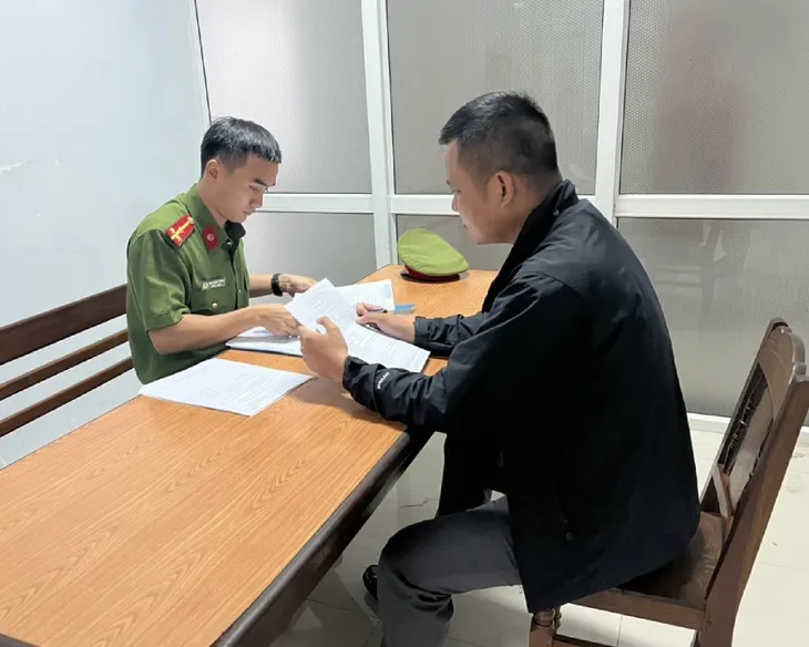 Đà Nẵng: Bắt giữ nhóm đối tượng lừa đảo mua bán cổ phần, chiếm đoạt 40 tỷ đồng - Ảnh 1. Đà Nẵng: Bắt giữ nhóm đối tượng lừa đảo mua bán cổ phần, chiếm đoạt 40 tỷ đồng - Ảnh 1.